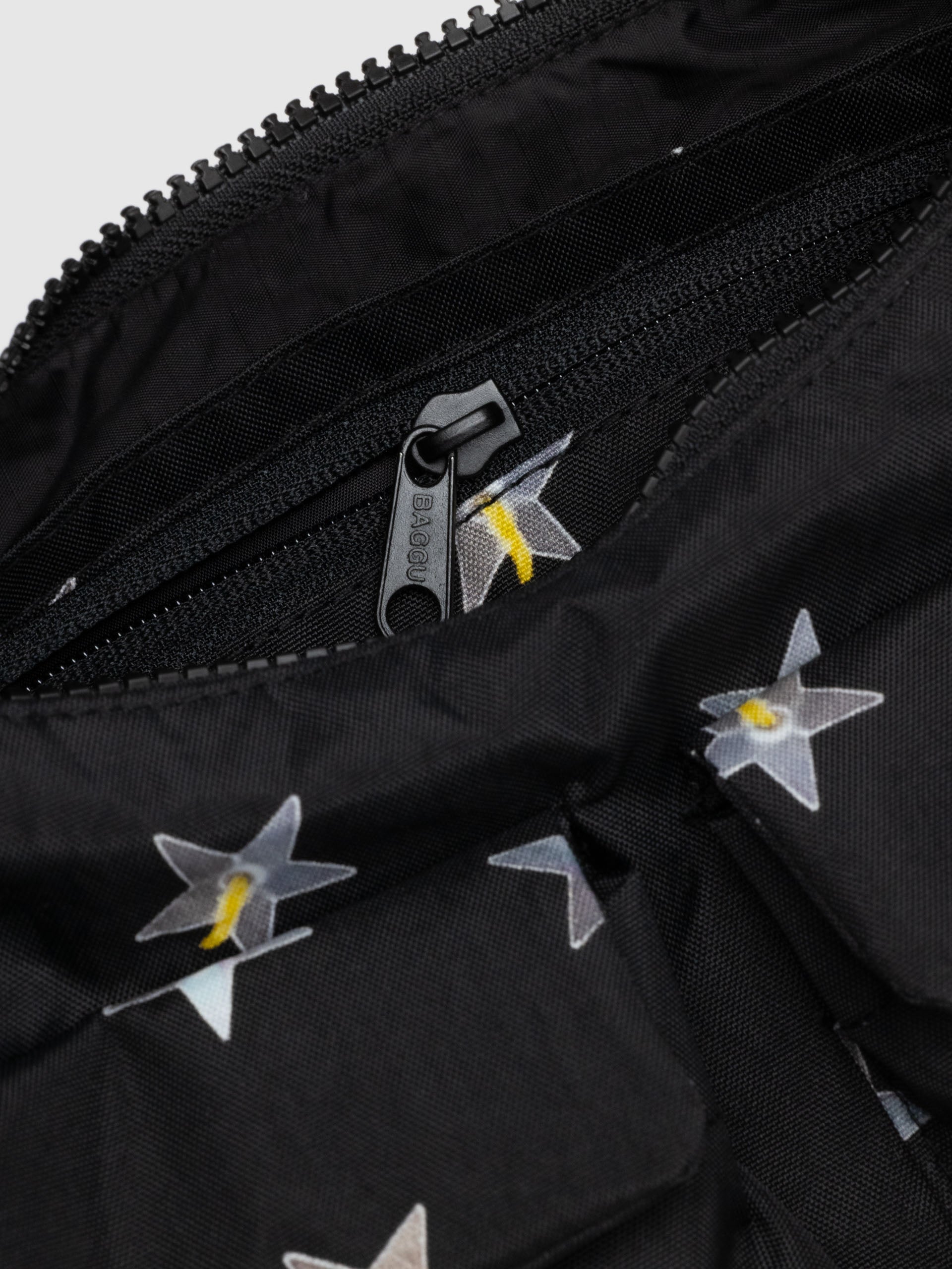 Baggu Cargo Shoulder Bag in Stars -Banshee